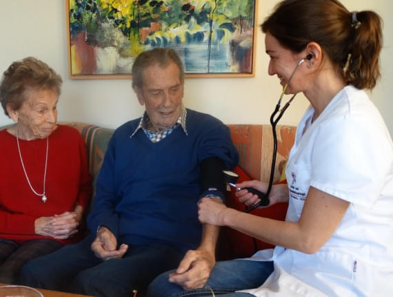 Diplom-Gesundheits-und Krankenpfleger:In
