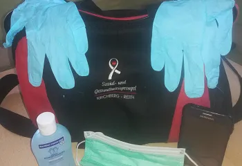 1_tasche_handschuhe_etc.jpg