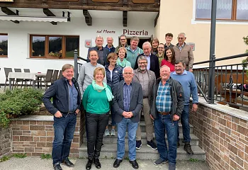 ear_gruppenbild_alle_lcheln_1.jpeg