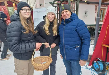 mdels_emily__lea_beim_losverkaufen.jpg